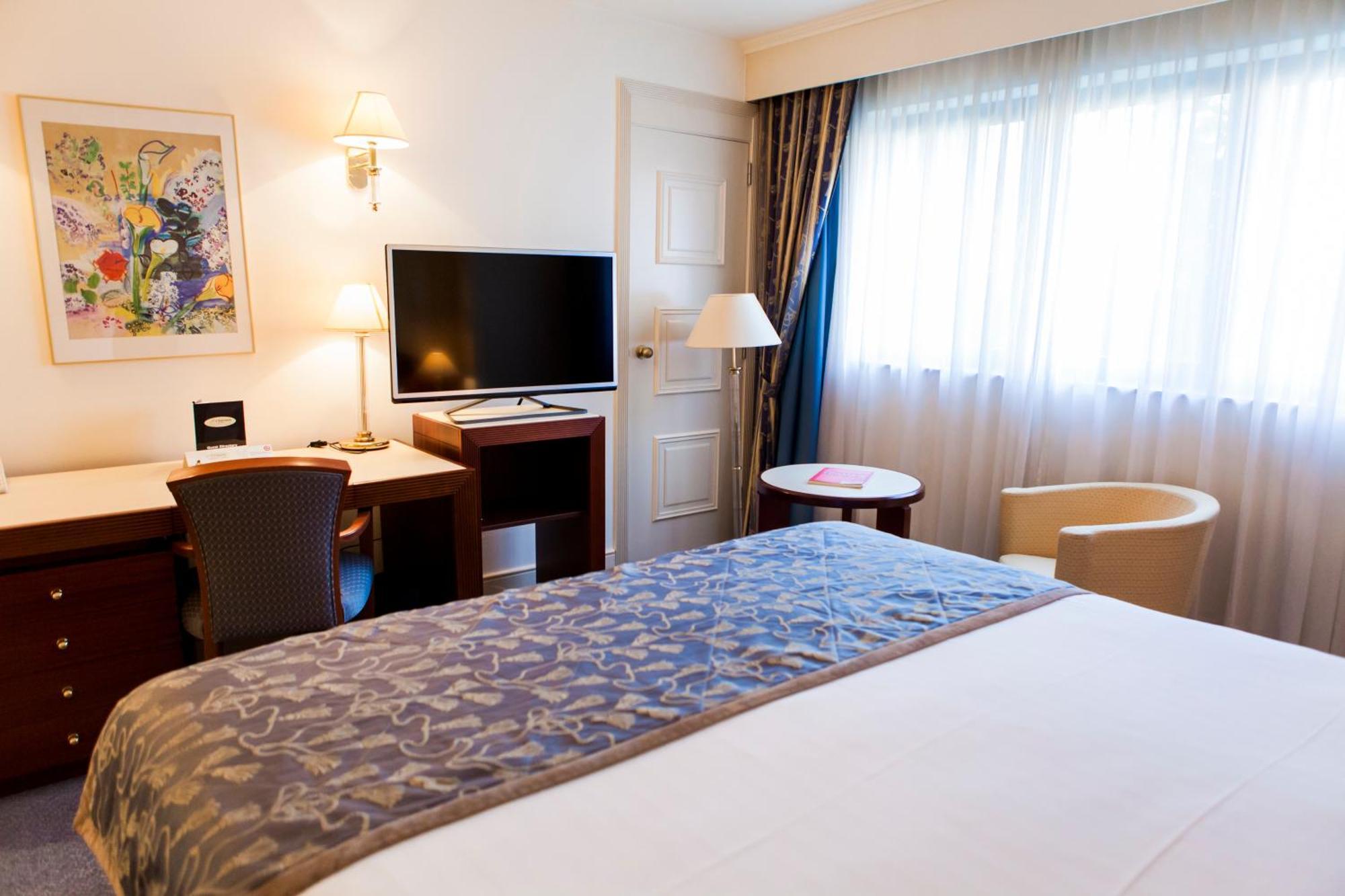 Le Chatelain Hotel 5*