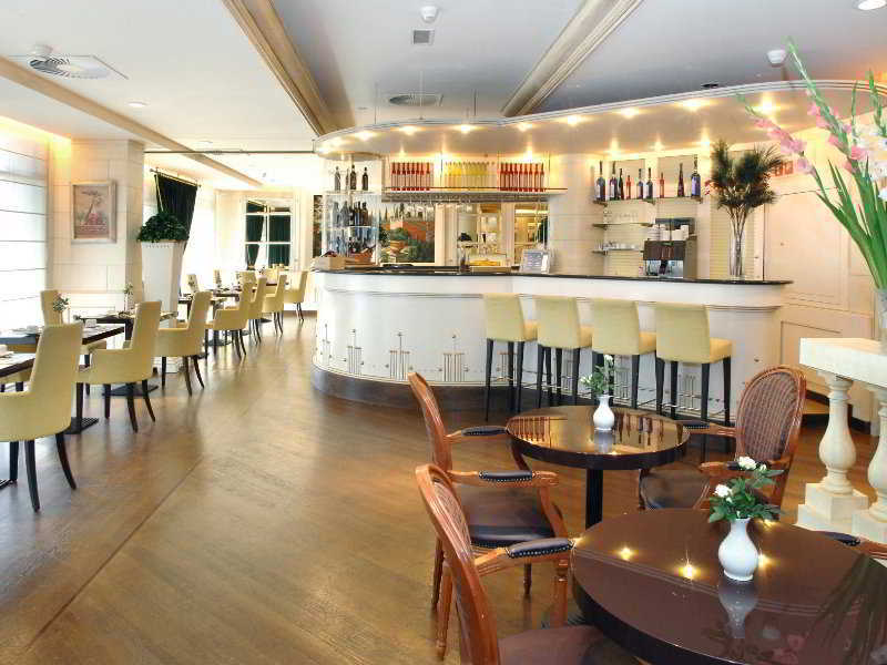Le Chatelain Hotel